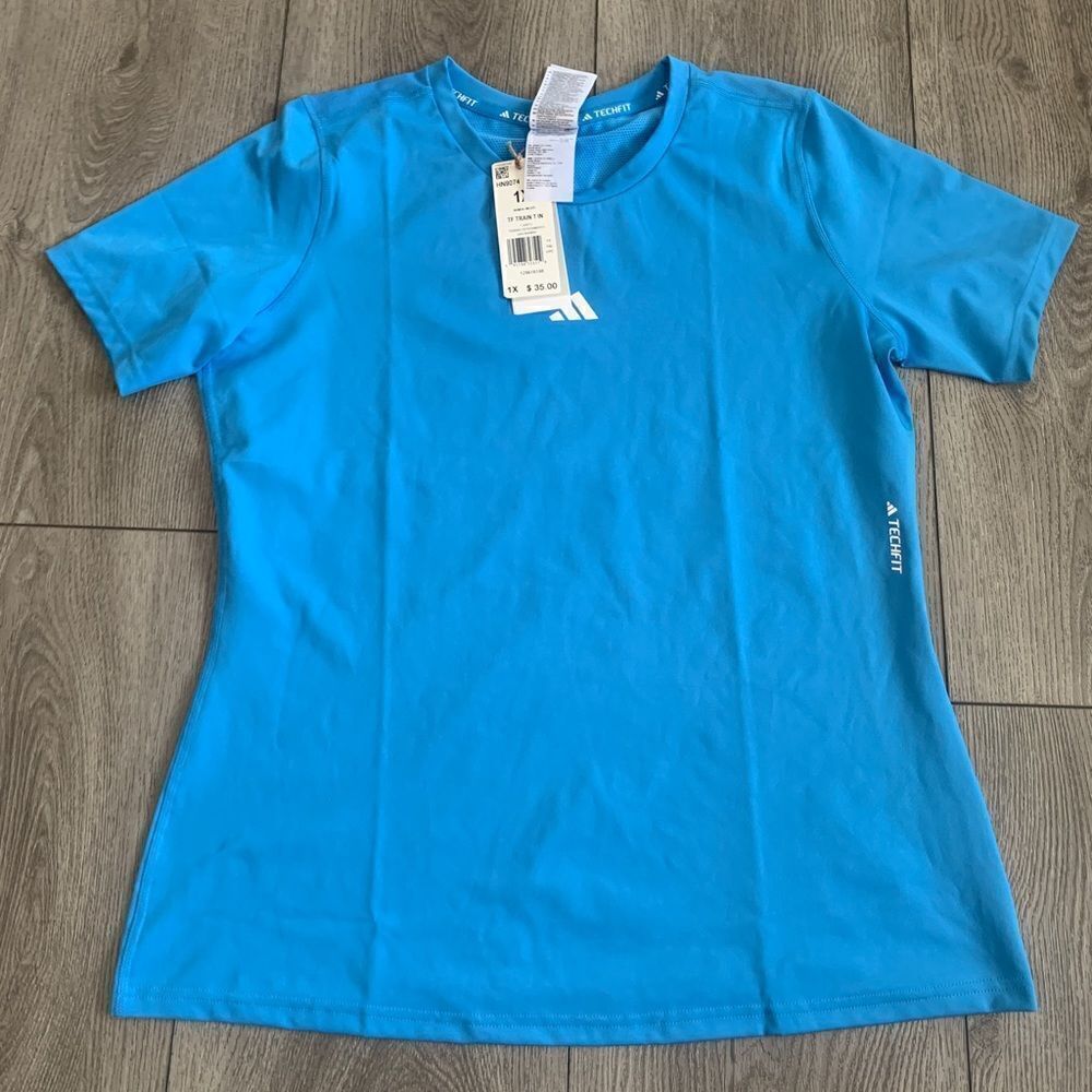 Adidas woman Aeroready training tech fit t shirt perfect to use for any workout
